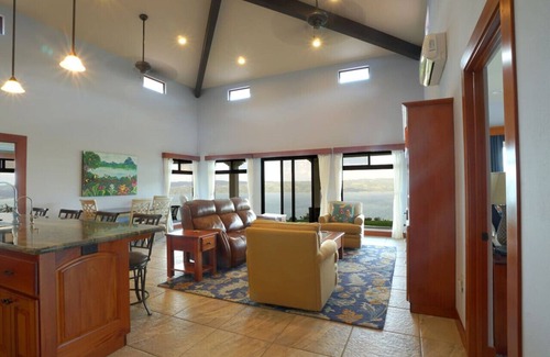 Tronadora Villa | Astounding Views of Lake Arenal and Arenal Volcano