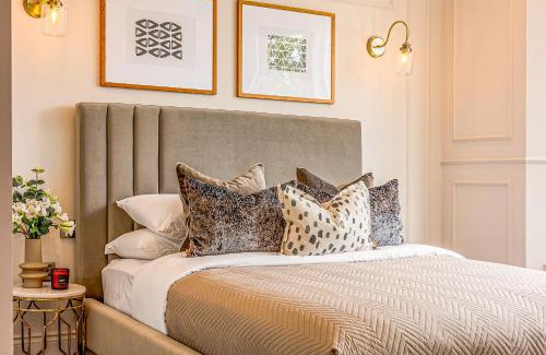 Queen's Park Apartamento | Astounding 4BR Haven with garden Queens Park Tube