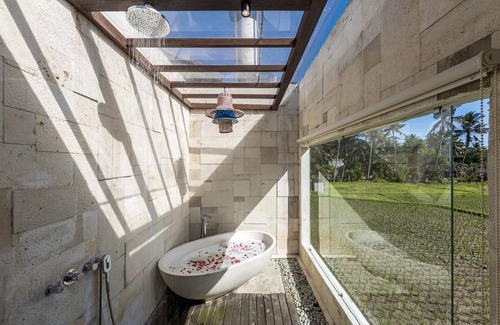 Sambahan Cama Y Desayuno | Asvara Villa Ubud by Ini Vie Hospitality
