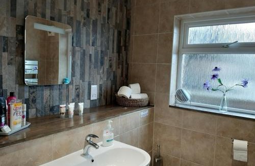 Glen Mona Apartamento | At Cedar Lodge Apartment