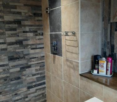 Glen Mona Apartamento | At Cedar Lodge Apartment