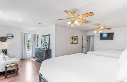 Crystal Shores Casa | At Last 100' to Beach Access Close to Shops