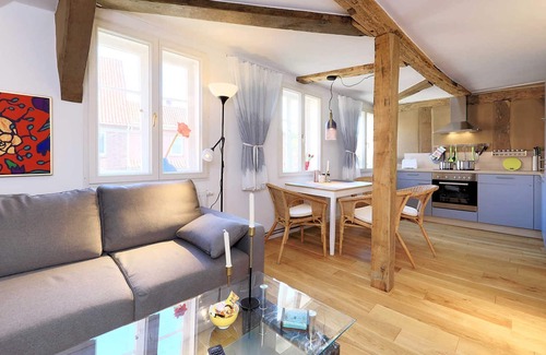Bleckede Apartamento | En Lüneburg - lujo bajo el techo en el monumento - casa de huéspedes Alte Schmiede en Bleckede