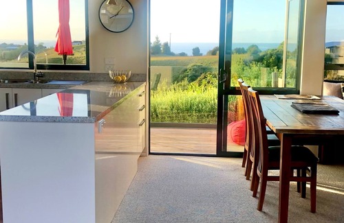 Kaiteriteri Casa | At Sea and Forest Views you will have beautiful views of both Little Kaiteriteri and the inland rang