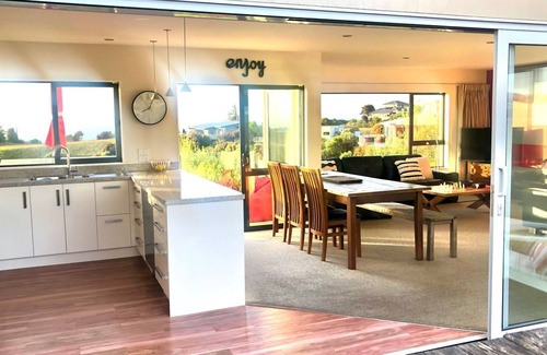Kaiteriteri Casa | At Sea and Forest Views you will have beautiful views of both Little Kaiteriteri and the inland rang