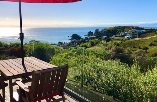 Kaiteriteri Casa | At Sea and Forest Views you will have beautiful views of both Little Kaiteriteri and the inland rang