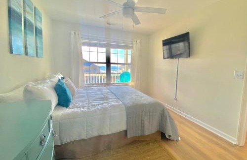 Long Beach Casa | At the Beach by Oak Island Accommodations
