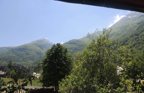 Gavarnie-Gedre Apartamento | En la puerta de la casa de circo de Gavarnie / Troumouse / Estaubé 8 personas ven la montaña