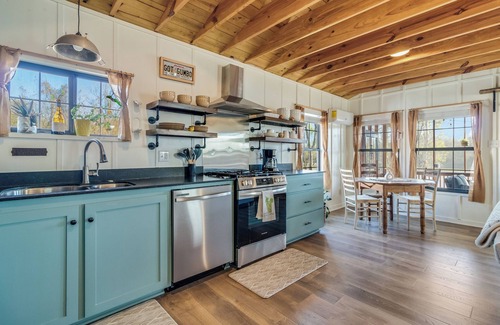Atchafalaya Cabaña | Atchafalaya River Cabin Sleeps 7
