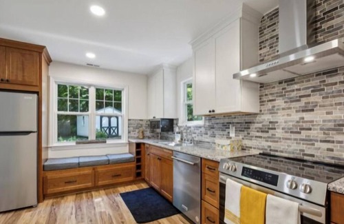 Malvern Casa | Atelier de Leiper is a Malvern 3 bedroom Bungalow on 1/3 acre