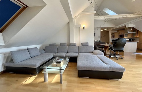 Wittau Apartamento | Atemberaubendes Loft mit Pool + Balkon