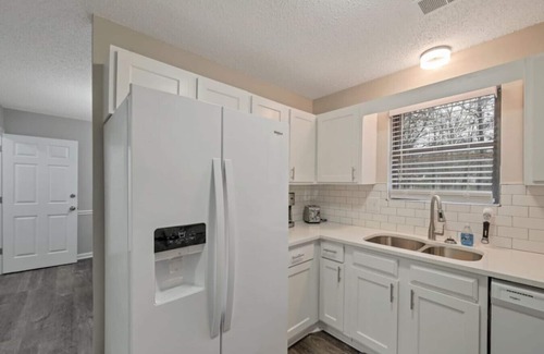 Woodstock Casa | ATH - Downtown Woodstock Luxury - Walk to Cherokee Amphitheater (1/4 mile) 3 Bedroom