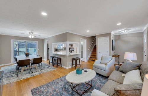 Acworth Casa | ATH · Entire Home - Pets and long stays - Fenced yard