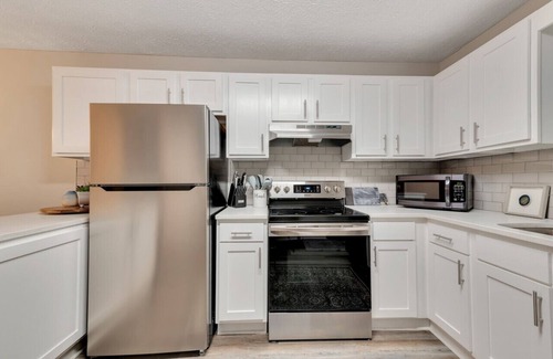 Smyrna Casa | ATH - Sleeps 4 - 2 Beds - Fenced/Pet friendly - CC6