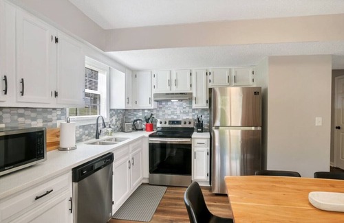 Smyrna Casa | ATH - Sleeps 4 - 2 Beds - Pet friendly - CC4