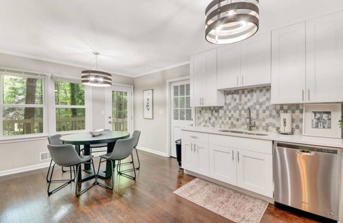 Dunwoody Casa | ATH - Sleeps 6 - 3 Beds Pet Friendly - Roberts