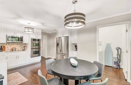 Dunwoody Casa | ATH - Sleeps 6 - 3 Beds Pet Friendly - Roberts