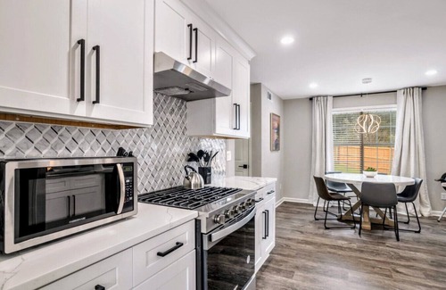 Riverdale Casa | ATH-SupCLN-4BR, MBR w/ Sitting Area, Fenced (CLV)