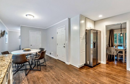 Dunwoody Casa | ATH - Swimming Pool -Fenced -Ranch -4BR (Vernon)