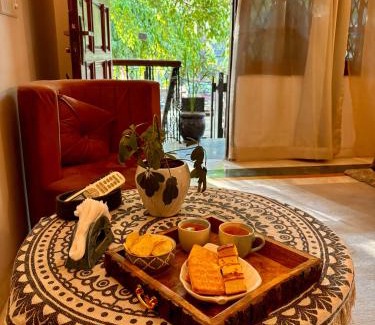 Kalkaji Cama Y Desayuno | Atharva's Homestay- Nehru Enclave Metro