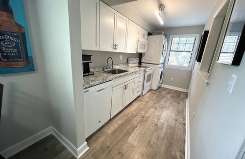Athens Condominio | Athen Condo 1 mile to stadium and downtown!