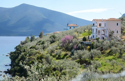 Pella Region Apartamento | Athena Charming apt with stunning view!