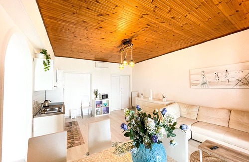 Licola Apartamento | Athena Seafront Apartment, Free Parking & Pool