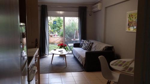 Chalandri Apartamento | Athenian apartment with garden, near metro station Chalandri Nu 3