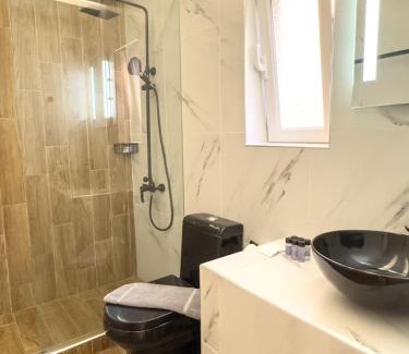 Pangrati Apartamento | Athenian Hideaway - Spa Tub and Walk to Metro
