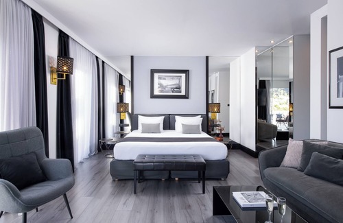 Vouliagmeni Hotel | Athenian Riviera Hotel & Suites