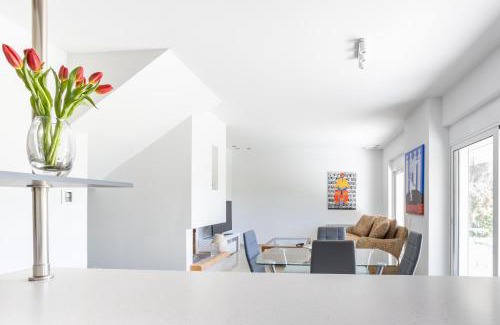 Vari Casa | Athenian Riviera Maisonette, Varkiza, 7min walk from Beach Park