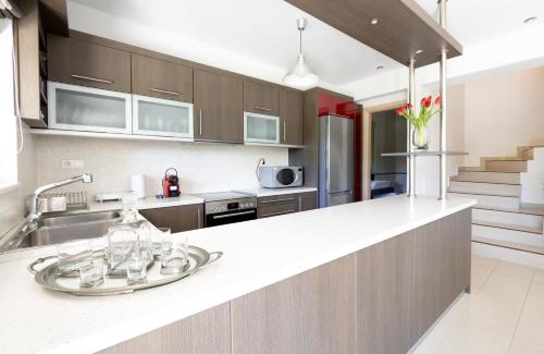 Vari Casa | Athenian Riviera Maisonette, Varkiza, 7min walk from Beach Park