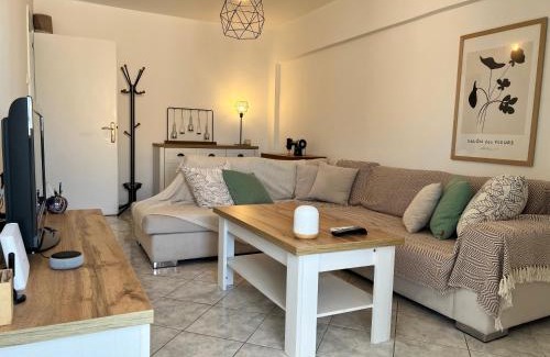 Peristeri Apartamento | Athenian Sky View - next to Metro