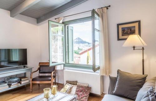Plaka Apartamento | Athenian Villa Beneath the Acropolis