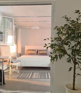 Nea Chalkidona Apartamento | Athens city view loft on a budget