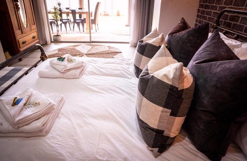 Kimberley Casa | @Athens Guest Rooms