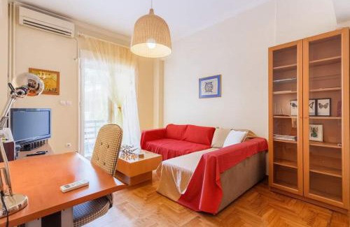 Goudi Apartamento | Athens Strawberry Hideaway - City Cozy Gem