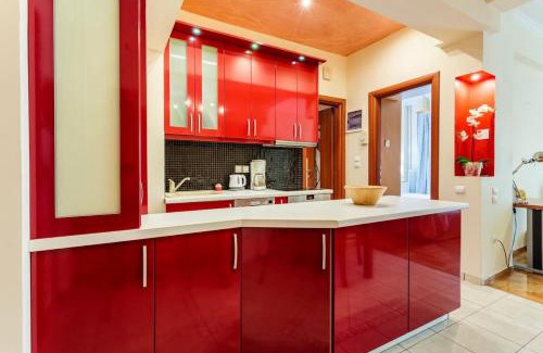 Goudi Apartamento | Athens Strawberry Hideaway - City Cozy Gem