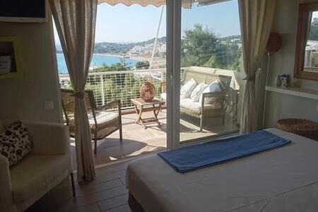 Vouliagmeni Apartamento | Athens Vouliagmeni great sea view apartment