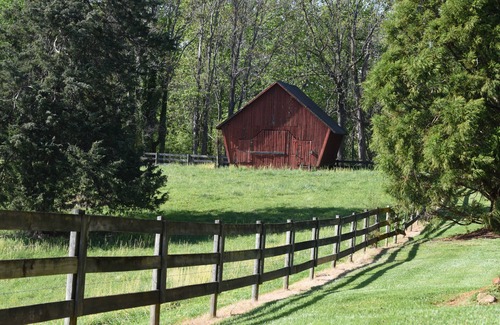 Clifford Cabaña | Athlone Farm’s Historic Cottage—ca.1800s, Unique, Charming, renovated, sleeps 4