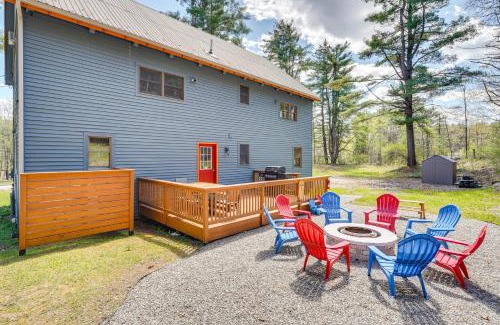 Athol Casa | Athol Cabin with Deck and Fire Pit, 10 Mi to Lake