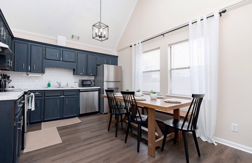 Perry Casa | AtHome+1 Stay | 3BR Pet Friendly | Perry Fair