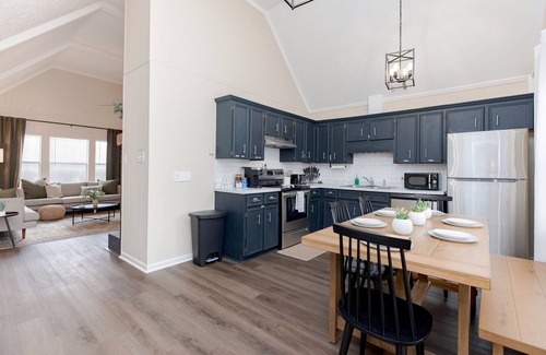 Perry Casa | AtHome+1 Stay | 3BR Pet Friendly | Perry Fair