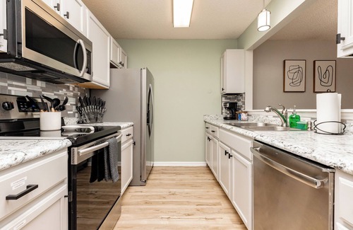 Warner Robins Casa | AtHome+1 Stay | 3BR 3Bath Townhome | Pet Friendly