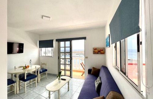 Puerto de la Estaca Apartamento | Atico de 2 dormitorios con vista al Mar, a 100 m de playa