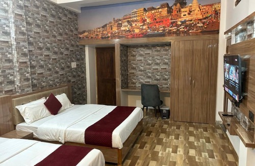 Varanasi Hotel | Atithi Palace Luxury Guest House