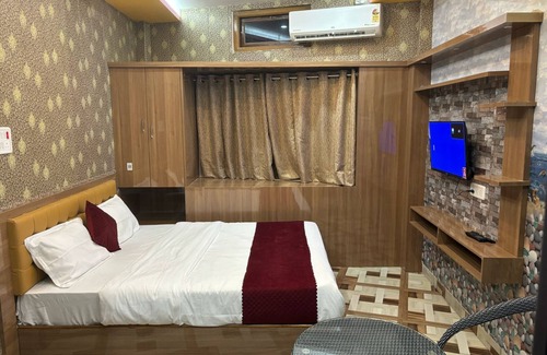Varanasi Hotel | Atithi Palace Luxury Guest House