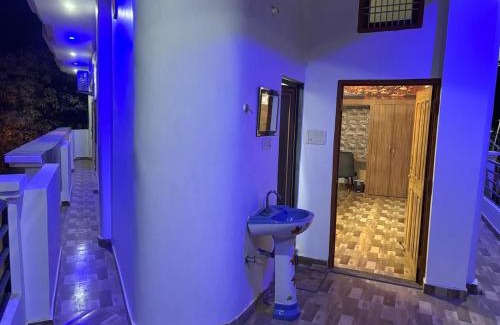 Varanasi Hotel | Atithi Palace Luxury Guest House