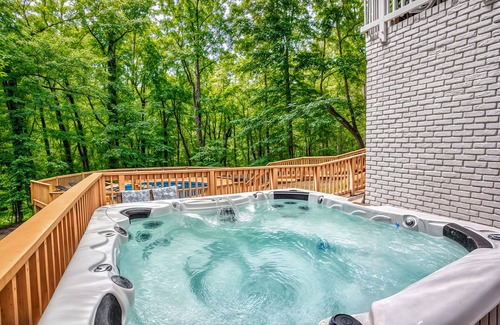 Atlanta Casa | ATL Cascade Oasis - Pool, Hot Tub, Arcades, Pool Table, 3900sq ft with 10 beds