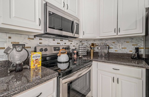 Conyers Casa | Atlanta 9 private Bedrooms with 4k TVs, 13 Beds, Master on Main Floor 4000 sq ft